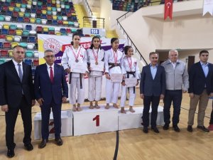 Yunusemreli judoculardan 2 altın 3 bronz madalya