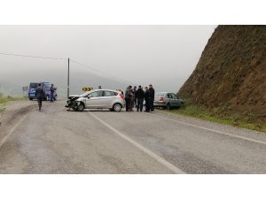Sındırgı’da yağmurla gelen kaza: 5 yaralı