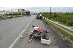 Antalya-Manavgat karayolunda motosiklet otomobile çarptı: 1 yaralı