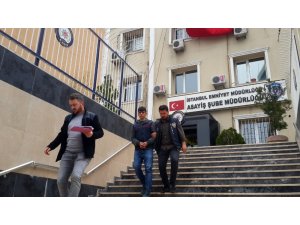 İstanbul’da marketin kasasını soyan hırsız kamerada