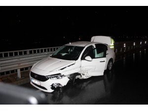 Otomobile çaptı, sağ ön tekeri koptu, 200 metre ileride durabildi