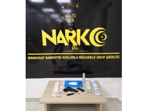 Şüpheliler uyuşturucu ve ruhsatsız tabanca ile yakalandı