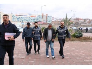 Cin çıkartacağız diyerek 700 bin TL dolandırdılar