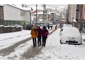 Bahar mevsiminde Doğu'ya kar sürprizi