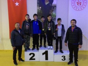 Minik Güreşçiler madalya ile döndü