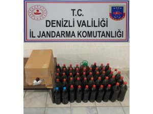Jandarma 104 litre kaçak şarap yakaladı