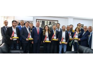 Fenerbahçe’den Başkan Ayhan’a kutlama