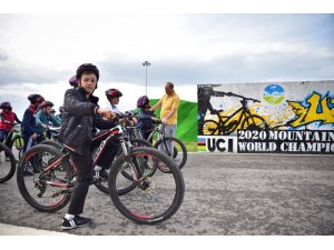 Öğrenciler Ayçiçek Vadisi’nde pedal çevirdi