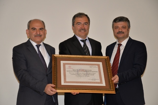 Konya’nın Anne Dostu Hastanesi belgesini teslim aldı