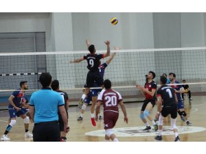 FÜ’de, Voleybol 1. Lig müsabakaları başladı