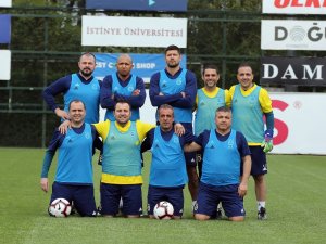 Fenerbahçeli eski futbolcular maç yaptı