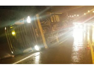 Samsun’da tır devrildi: 1 yaralı
