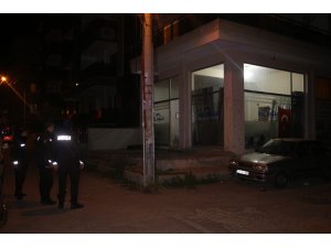 İzmir’de iki kişi arasında çıkan tartışma kanlı bitti: 1 ağır yaralı
