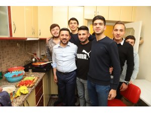 Öğrenciler istedi, Belediye Başkanı menemen yaptı