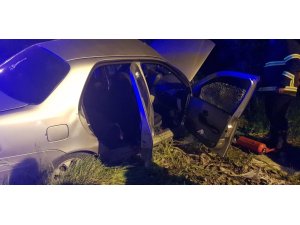 Yolcu otobüsü ile otomobil çarpıştı: 3 yaralı