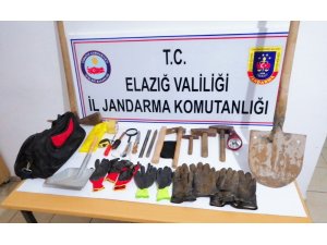 Koruma altındaki "Ejderha Taşı"nı kazan 3 şüpheli yakalandı