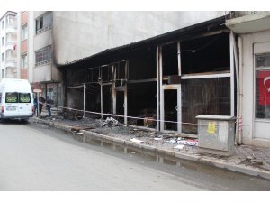Borç aldığı arkadaşının iş yerini yaktı