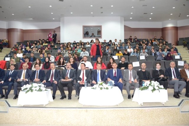 Selçuk'ta "Geleceğe Dokunuş" Paneli Düzenlendi