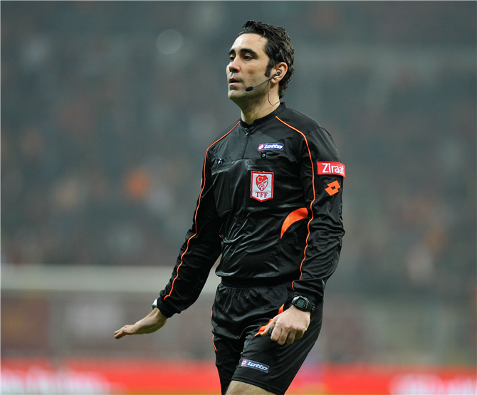 Kasımpaşa-Konyaspor maçını Koray Gençerler yönetecek