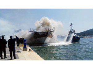 Ünlü tatil merkezinde tekne yangını