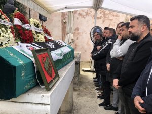 Antalya’da trafik kazasında hayatını kaybeden futbolcu Gürkan Helvacıoğlu son yolculuğuna uğurlandı