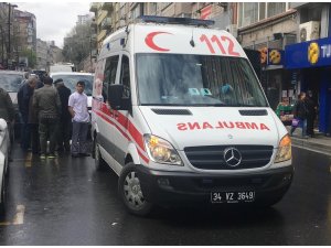 Şişli’de motosikletli kurye yayaya çarptı