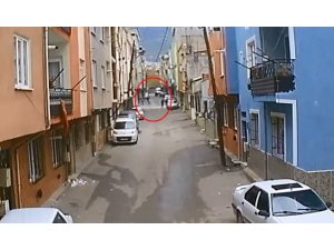 Küçük çocuğun cep telefonunu çaldılar