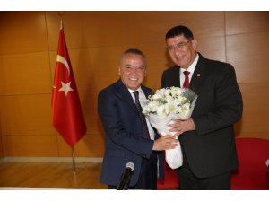 Başkan Böcek: "Siyaseti seçim meydanlarında bıraktım"