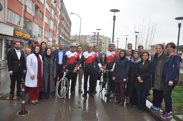 Sağlıkcılar şehitler için pedal çevirecek