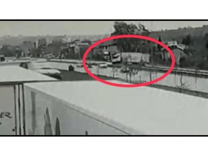 Samsun’da cenaze aracına çarpan tırın karşı şeride geçme anının görüntüsü ortaya çıktı