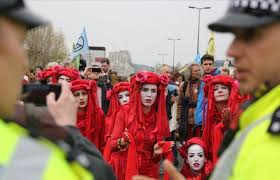 Londra'daki çevreci işgal eyleminde gözaltı sayısı 460 oldu