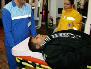 Hırsızlar güvenlikçiyi hastanelik etti