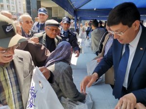 Ata tohumları toprakla buluşuyor