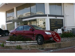 Kazanın şokuyla gaz yerine frene basınca ikinci kazaya sebep oldu