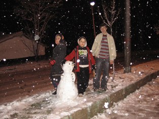 Çeltik'te yılın ilk kar sevinci