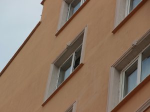 Konya'da beşinci kat penceresinden düşen çocuk ağır yaralandı