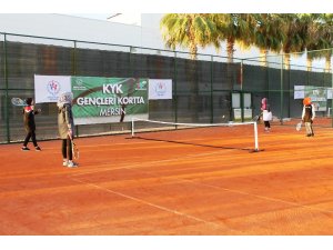 KYK öğrencileri tenis eğitimlerine başladı