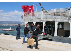"Birlik Operasyonu"nun yapıldığı balıkçı teknesi İzmir'e getirildi