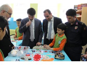 İncesu'da robotik kodlama atölyesi ve zeka oyunları sınıfı açıldı