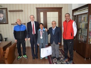 Ağlayarak koştu, şampiyon oldu