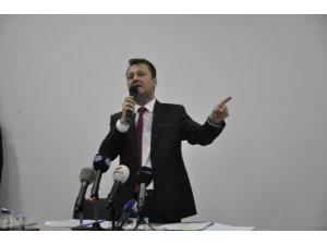 CHP’li eski başkana CHP'li yeni başkandan tepki