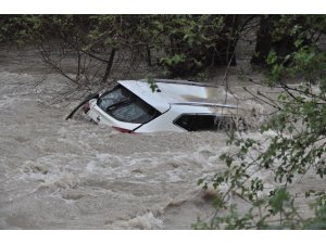 Dereye uçan araçta bir kişi öldü