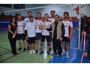 Bozyazı’da Kurumlar Arası Voleybol Turnuvası sona erdi