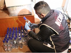 Ayakkabıcıda 37,5 litre kaçak içki ele geçirildi