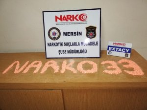 Mersin’de 2 araçta 6 bin 17 ectacy uyuşturucu hap ele geçirildi