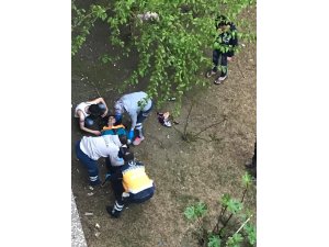 Evin ikinci katından düşen Suriyeli kadın yaralandı