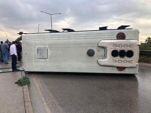 Mersin’de işçileri taşıyan midibüs devrildi: 6 yaralı