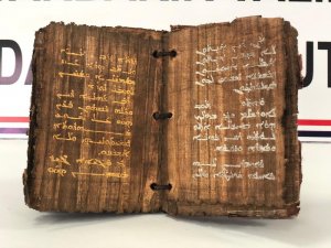 Diyarbakır’da bin 300 yıllık dini motifli kitap ele geçirildi