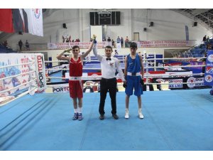 Okul Sporları Gençler-B Türkiye Boks Şampiyonası Mersin’de yapıldı