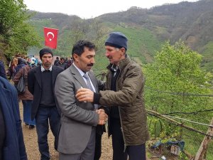 Şehit ailesine taziyede bulundular, ilçeyi Türk bayrakları ile donattılar